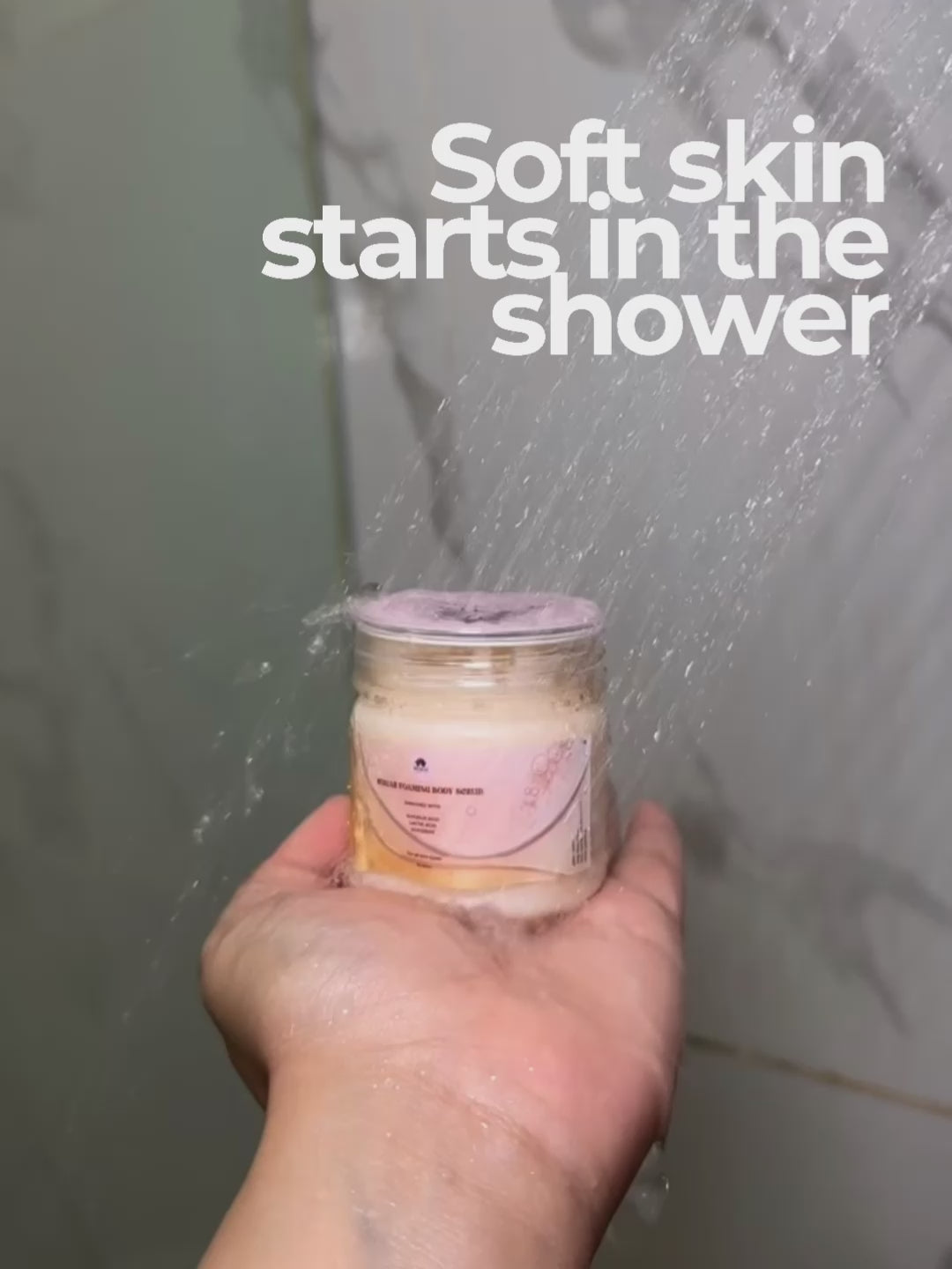 Load video: Sugar Foaming Body Scrub Enriched With Glycolic Acid, Lactic Acid and Glycerine